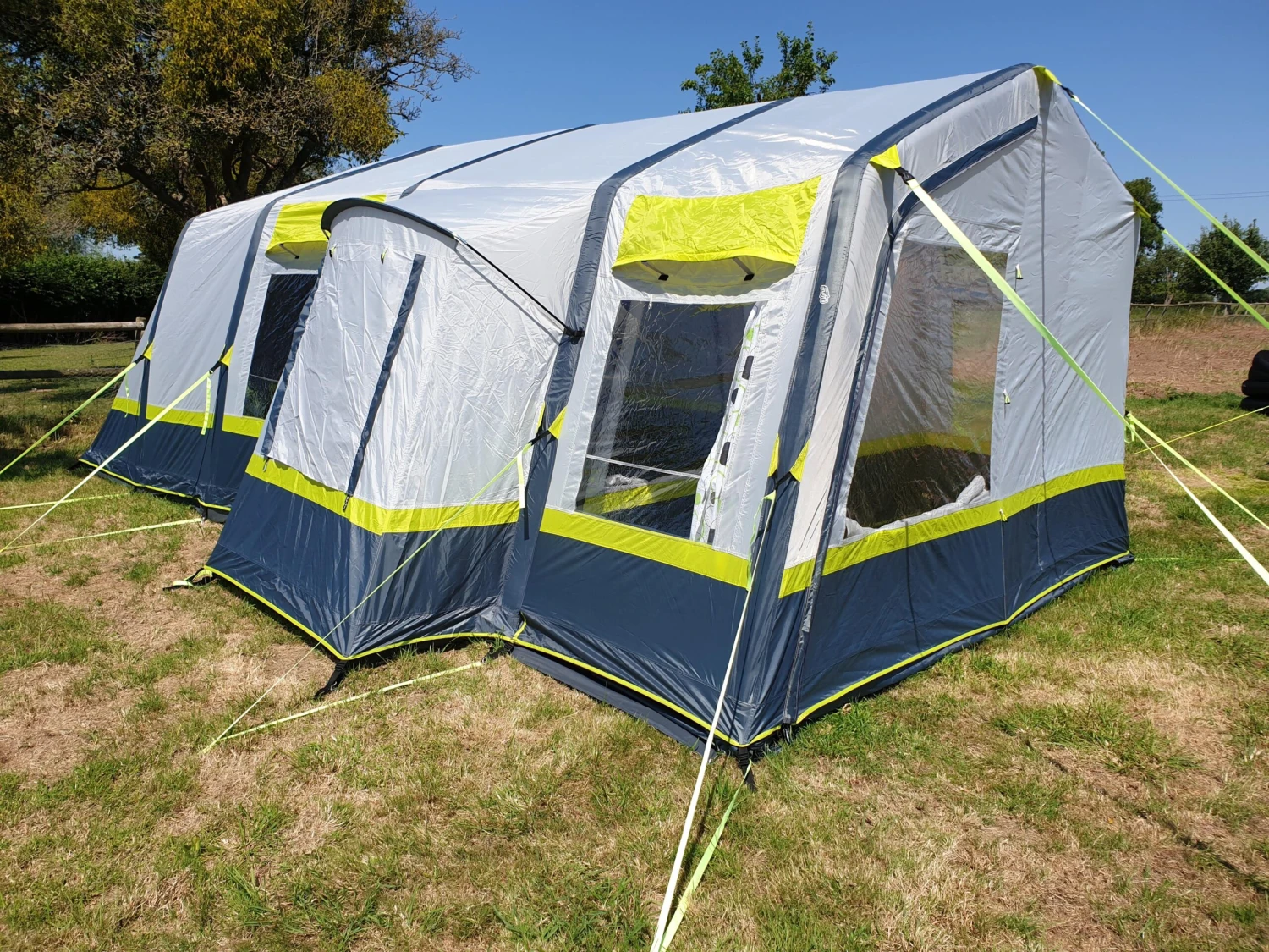 OLPRO Home 5 Berth Inflatable Family Tent 6 OLPRO Home 5 Berth Inflatable Family Tent - Image 4
