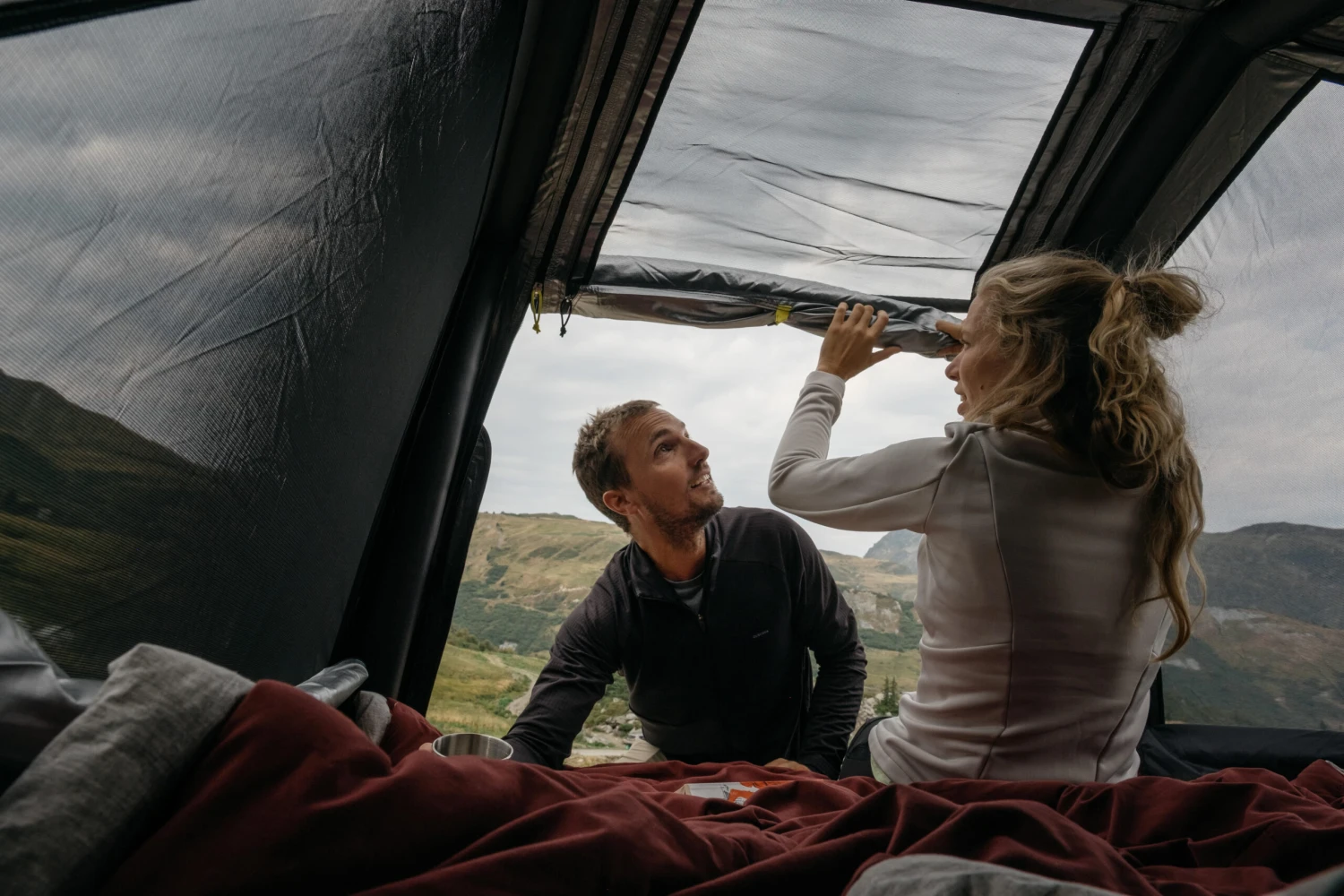 Quechua INFLATABLE ROOF TENT MH900 FRESH & BLACK 2 PERSON 12 Quechua INFLATABLE ROOF TENT MH900 FRESH & BLACK 2 PERSON - Image 10